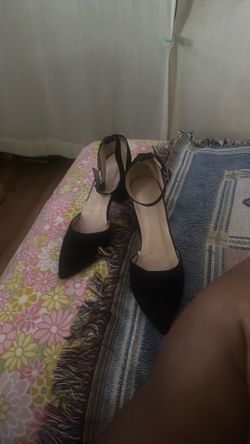 Black shoes high heels brand forever  size 71/2