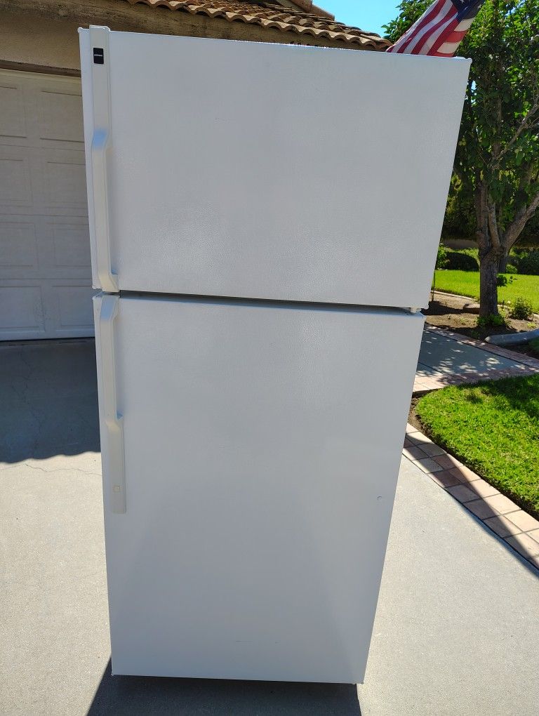 HotPoint Refrigerator