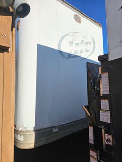 Semi box trailer