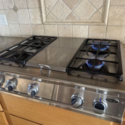 Fisher Paykel DCS gas cooktop with grill & Hood