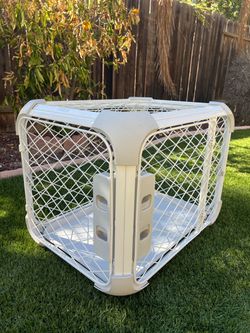Diggs Evolv Dog Crate for Small Dogs