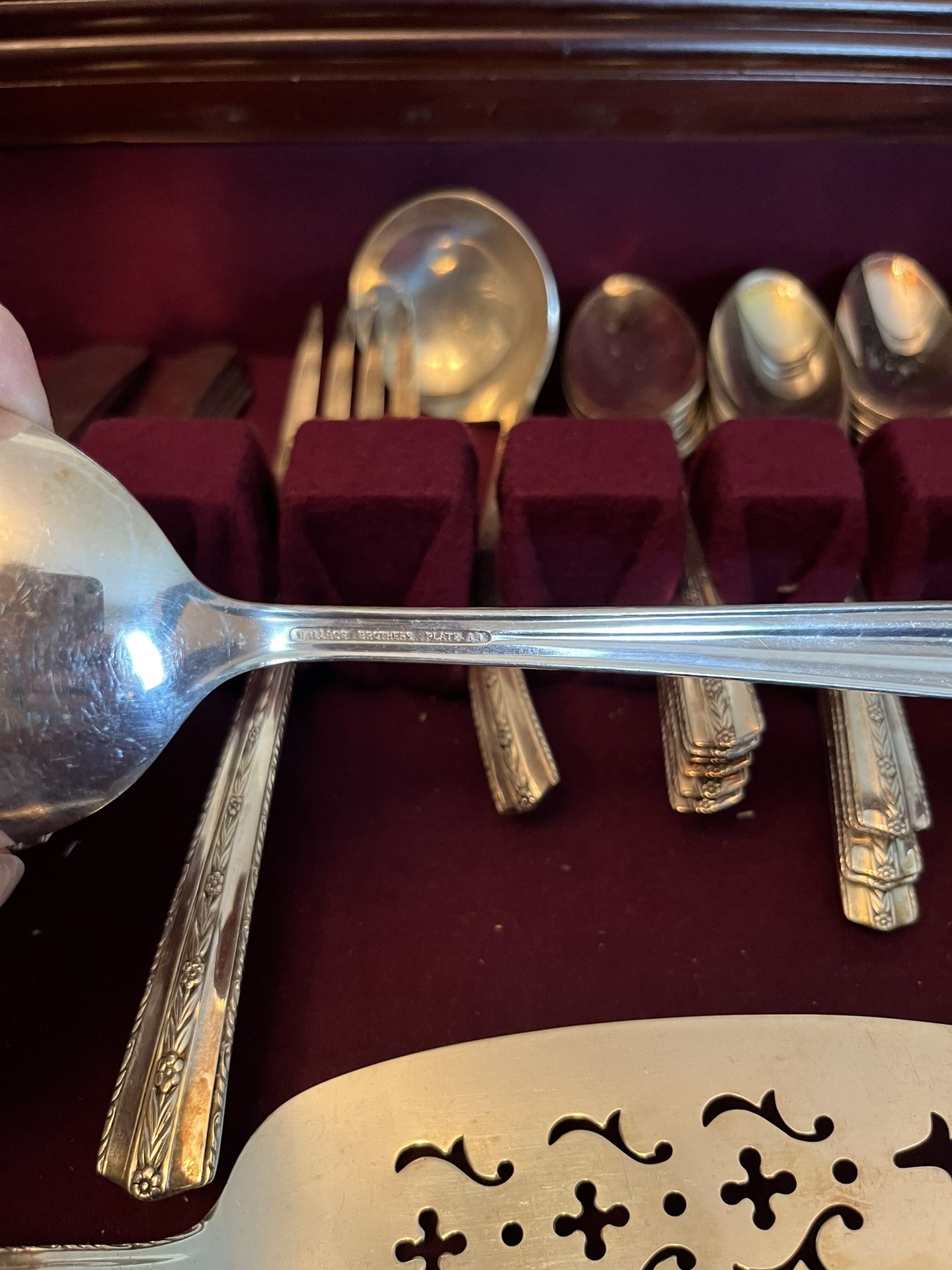 Wallace brothers Plate AA Silverware Set (117 Pieces)