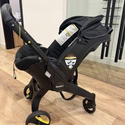 Doona + Car Seat & Stroller - Midnight Edition