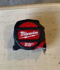 Milwaukee Magnetic Tape Measure 25 ft