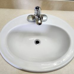 2 Centerset Faucets With 2 Kohler Drop In Sinks