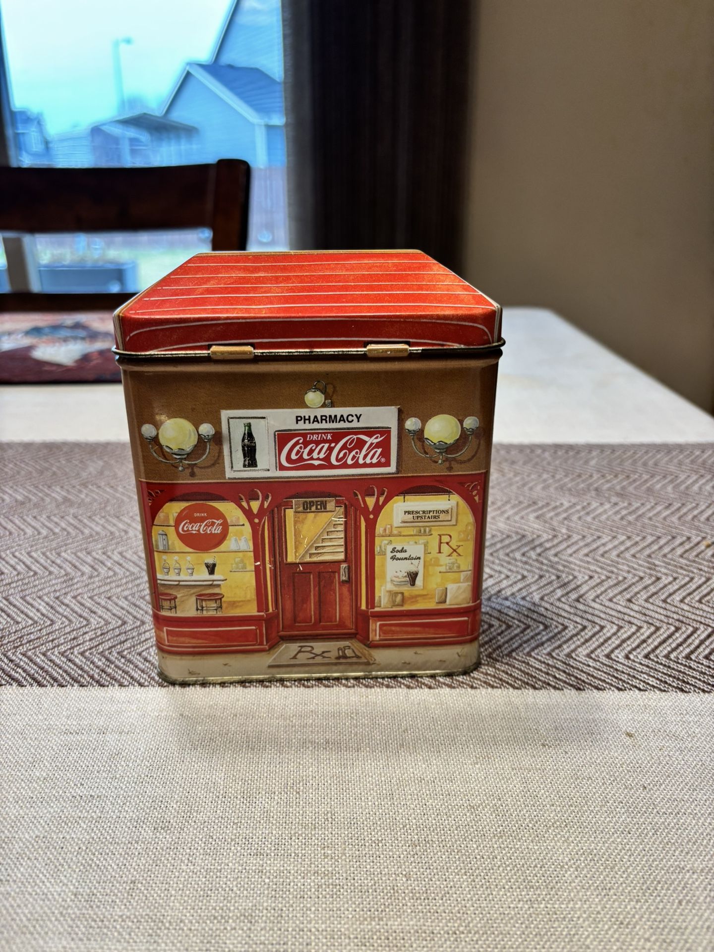 Vintage 1992 Coca-Cola Bristolware collectible tin,