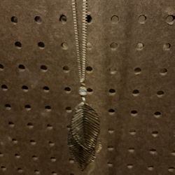 Long Gold Necklaces W/leaf Pendant And Diamond (24 Inches Long) $10