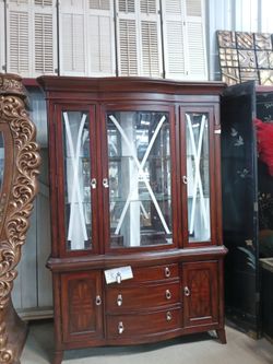 Gorgeous Buffet/Hutch