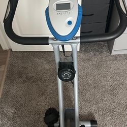 stationary bike / Bicicleta 