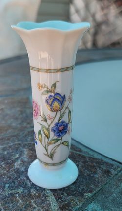 ,Porcelain Bud Vase Fluted Pink Floral