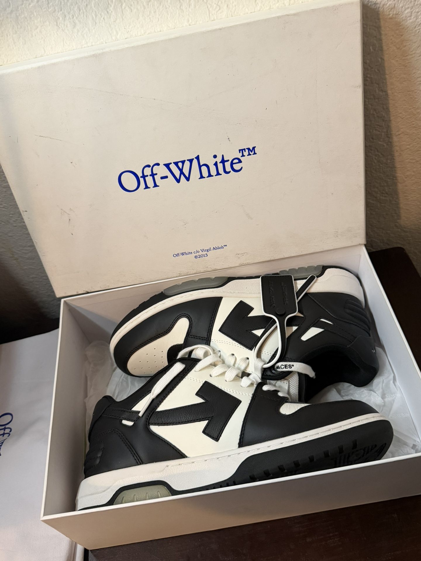 OFF WHITE “OUT OF OFFICE”