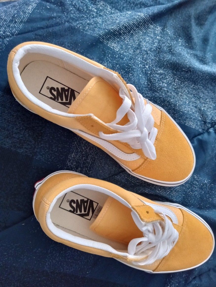 women 10 popout with VANS