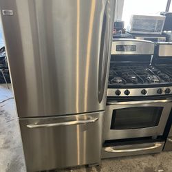 Like New 30 Wide Fridge And Stove 