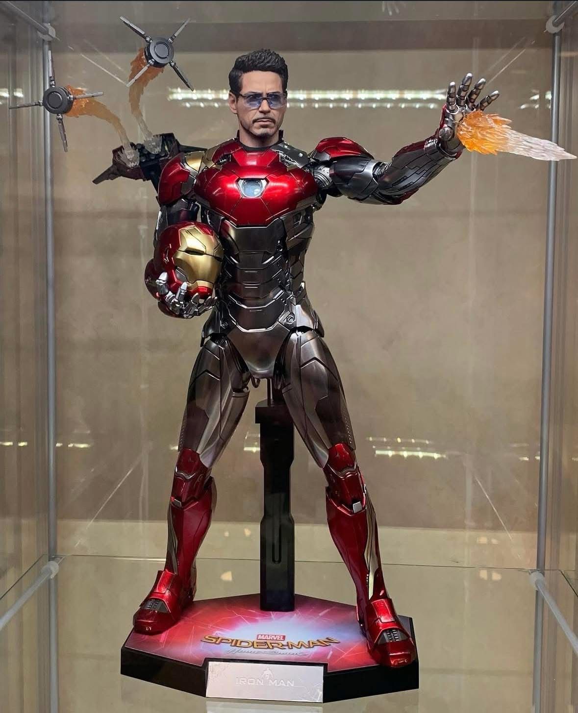 HOT TOYS IRON MAN MARK 47