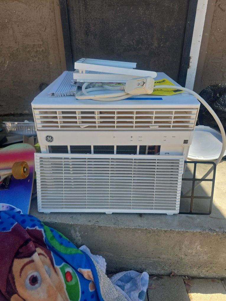 GE Smart Ac Unit 11,900 BTU 115 volts