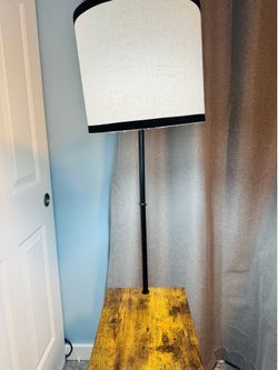 Floor lamp with USB