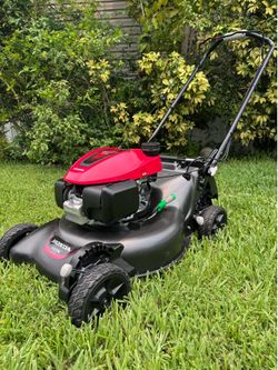 LIKE NEW HONDA HRN 216/170 CC STILL AVAILABLE. DO NOT LOSE YOUR ALMOST LAST CHANCE TO GET THIS BEAUTIFUL SELF-PROPELLED WITH DOUBLE BLADES CUTTING PER
