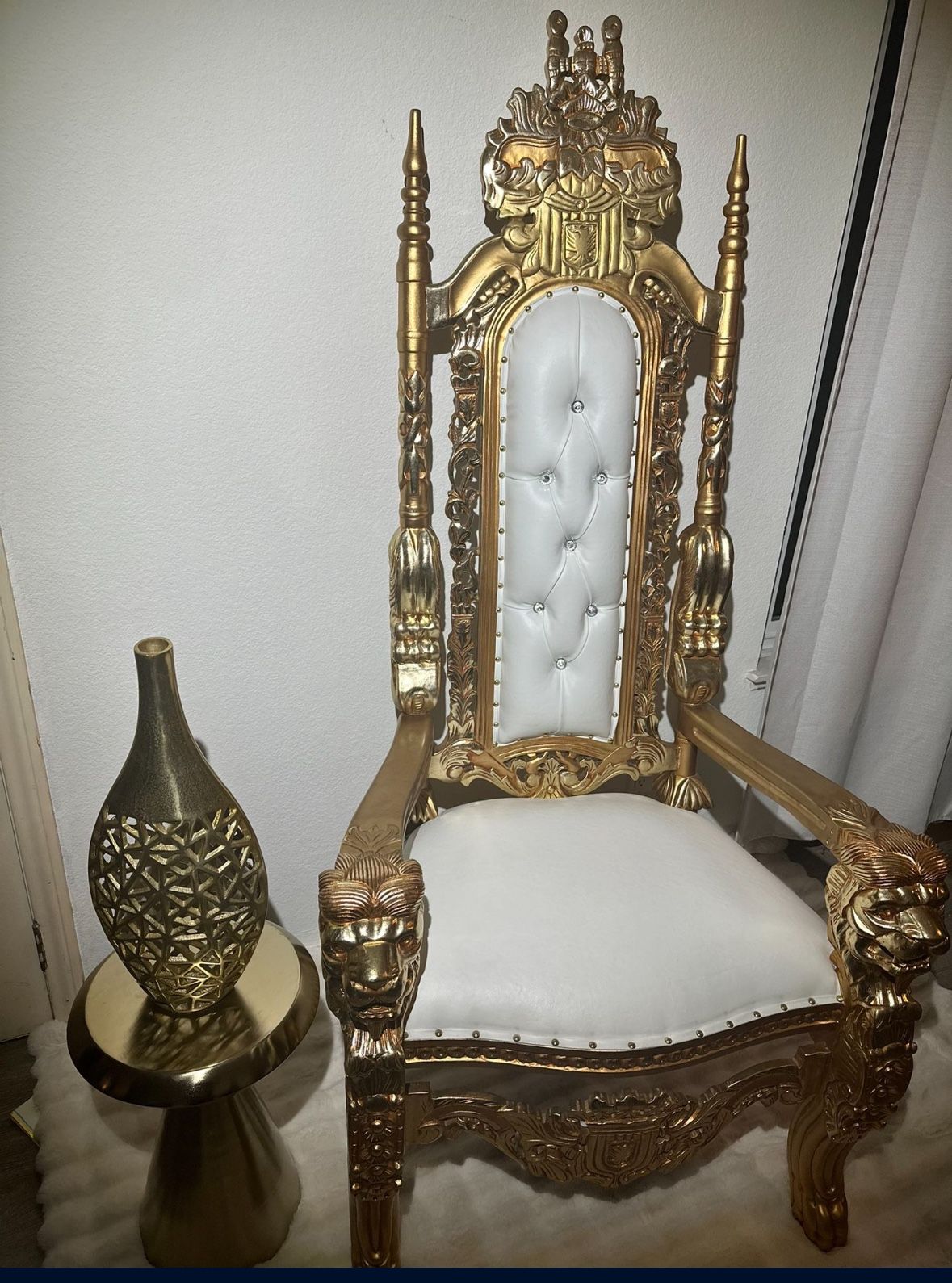 Throne Chair 