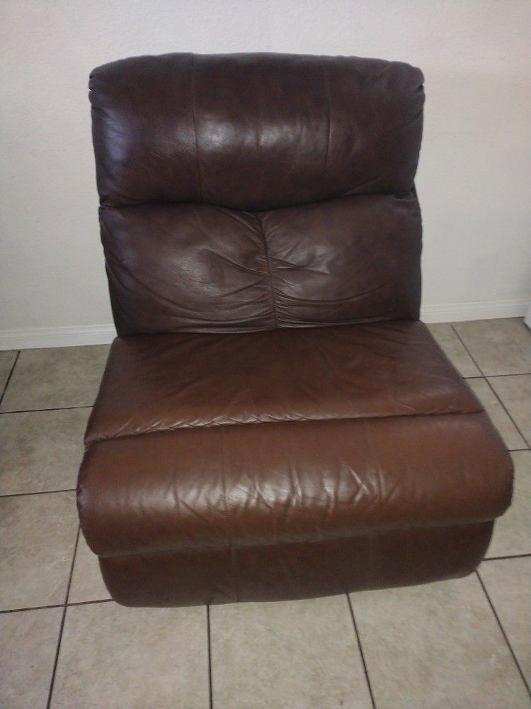 Brown Couch Chair Does Not Recline $50 Pick Up Only In Bakersfield In The 93308 Area No Holds 