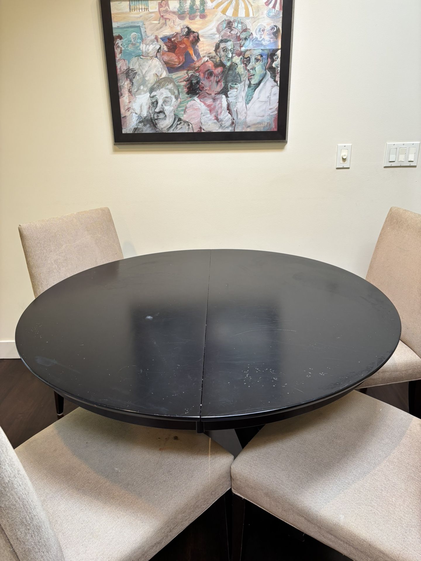 Free 48 inch round black table