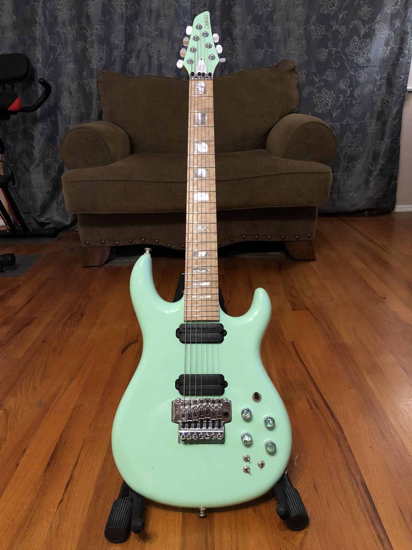 Carvin DC727 w/Floyd Rose, Hipshot Tremsetter, and hard case