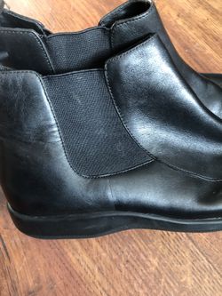 Womens Size 8 1/2 Real leather low Cut Black Boots