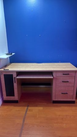 Computer desk heavy duty excellent condition