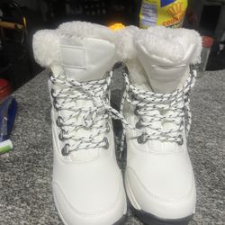 White Fur-Lined Winter Boots 