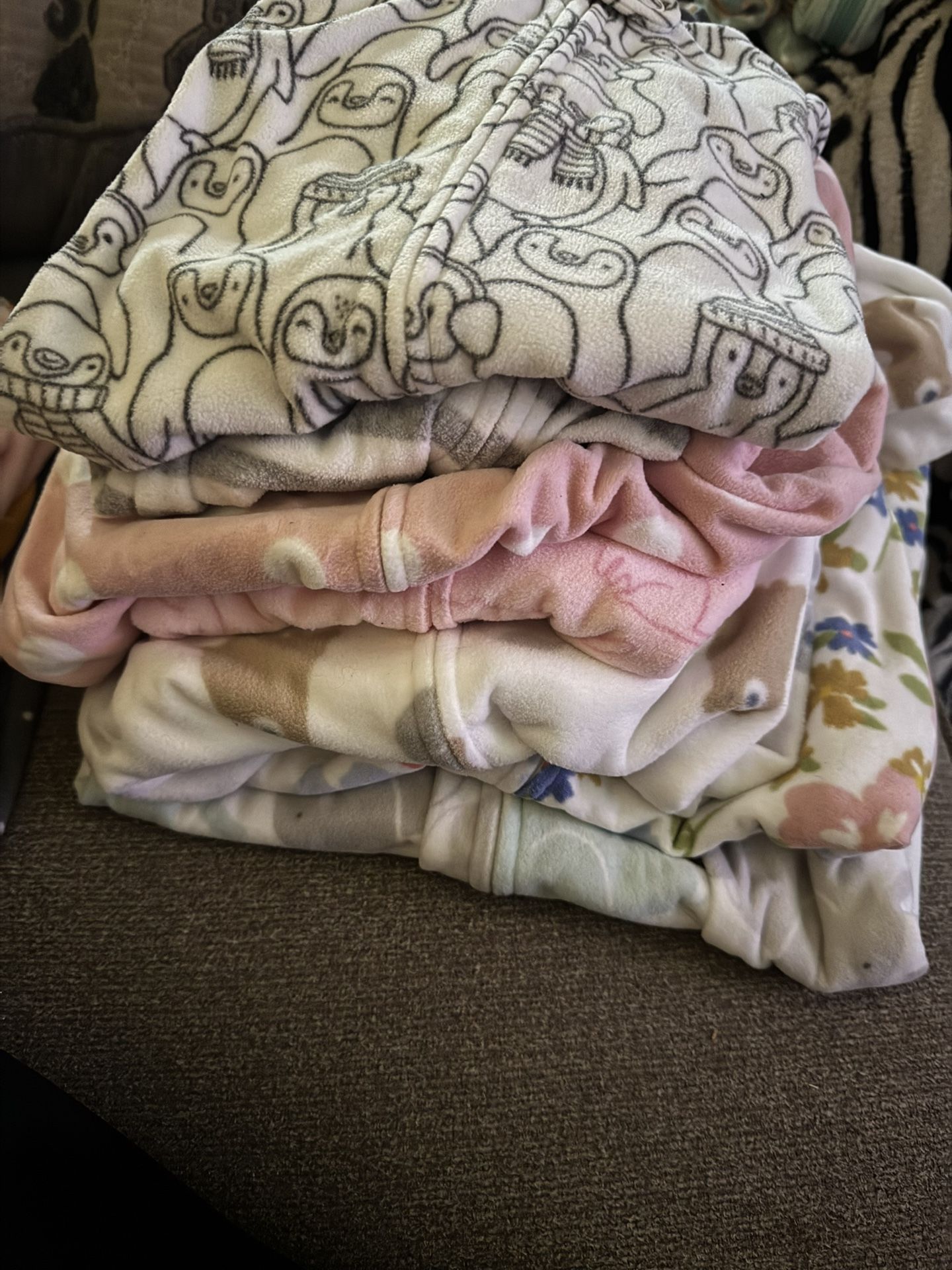 3/6 Month Gowns And Zip Footies 