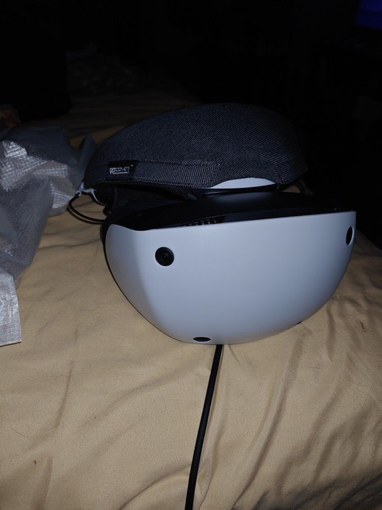 Psvr2 Headset, Controllers, Lens Covers, Wrap