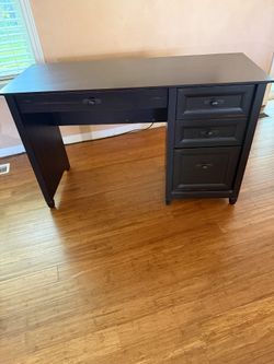 Computer desk