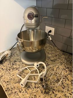 Kitchen aid mixer with 3 attachments
