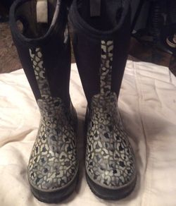 Youth bogs boots