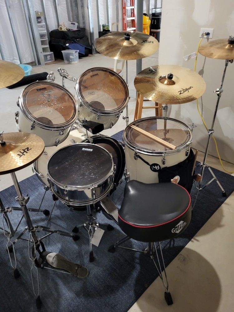 VINTAGE SLINGERLAND FIVE PIECE SET WITH ALL ACCESSORIES