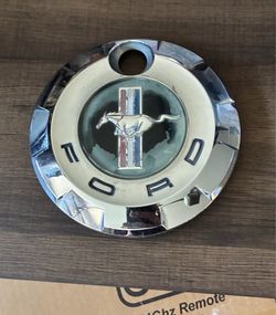 05-09 mustang trunk cap emblem
