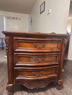 DRESSER