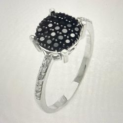 925 Sterling silver black stone size 5 ring 