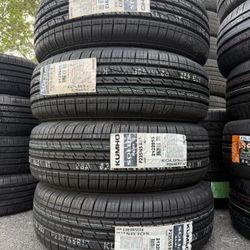 Set Kumho 235 65 R17 