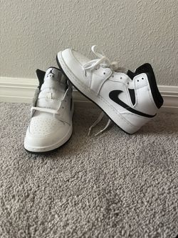 Nike Air Jordan 1 Mid GS Youth Size 6Y