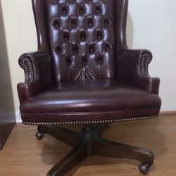 Absolutely Gorgeous Office/Judge’s Chair