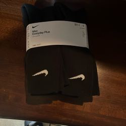 Black Nike Socks Men’s 8 To 12 brand new