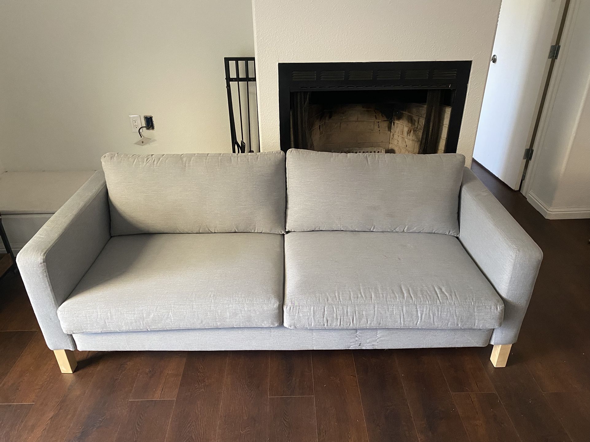 Comfortable couch Length: 80in Height: 25in Width: 34in