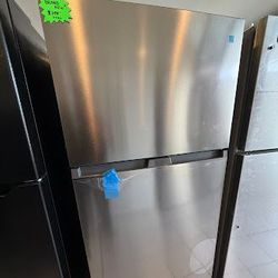 30" Top Freezer Refrigerator in Stainless Steel