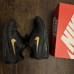 NIKE AIR MAX 90 ESSENTIAL