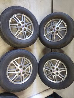 Wheels are oem 1999–2004 Buick Regal