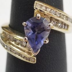 14kt Yellow gold Ring Diamond and iolite.