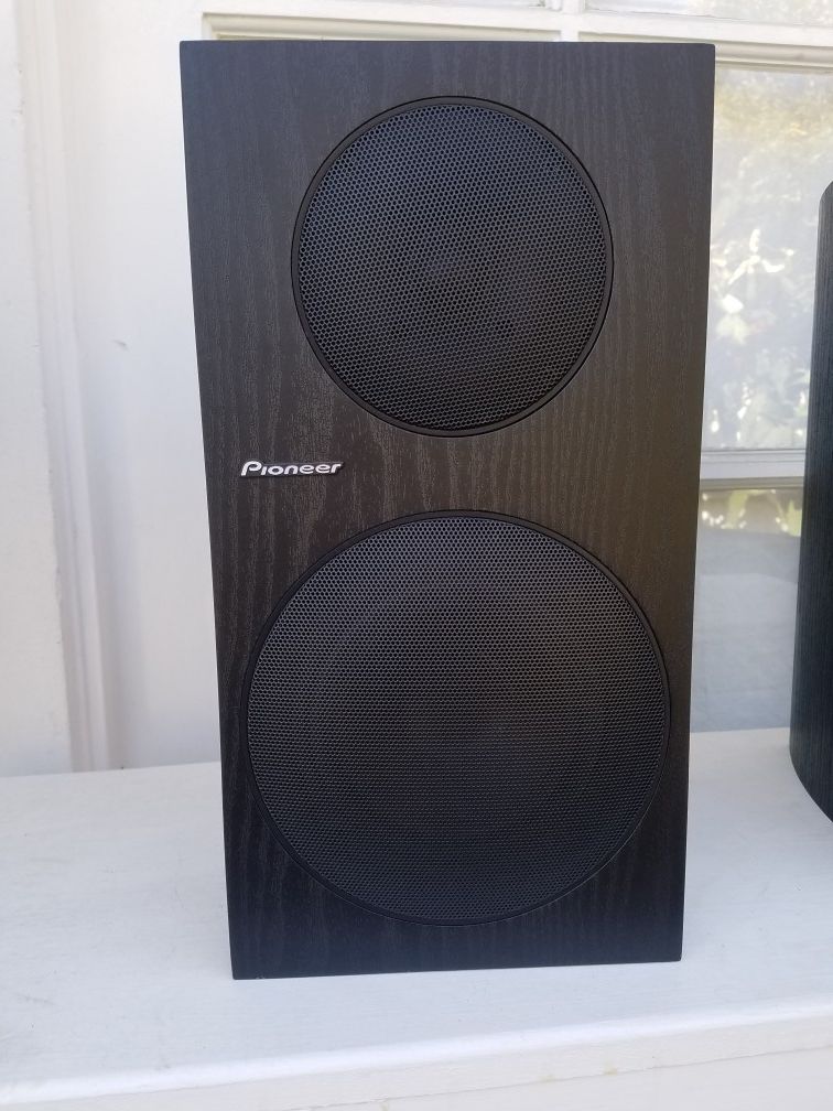 Pioneer SP-BS41-LR Andrew Jones Speaker