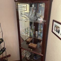 Curio Corner 6 feet tall like new