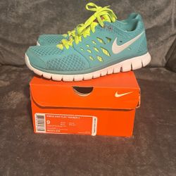 Woman’s Nike Flex Trainers 3