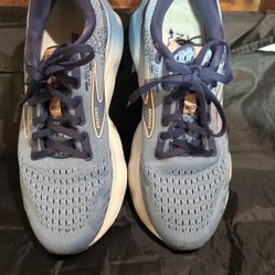 Brooks For Man Size 9.5 Cash Only.